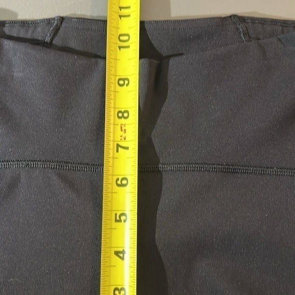EUC Lululemon Blk High Waisted Cropped Lower Sheer Panel Leggings w Key Pocket 6 - Picture 6 of 9